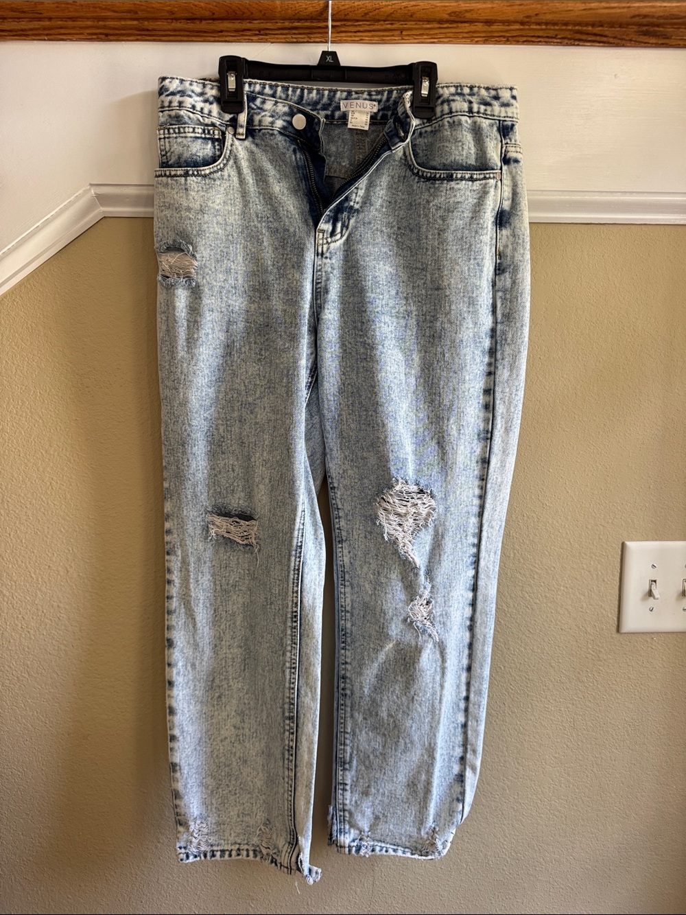 VENUS Light Wash Distressed Boyfriend Jeans